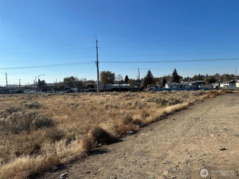 96 W Central Drive Moses Lake WA 98837