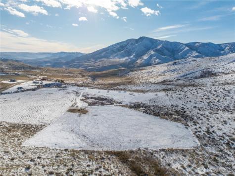 12 Charlie Drive Pateros WA 98846