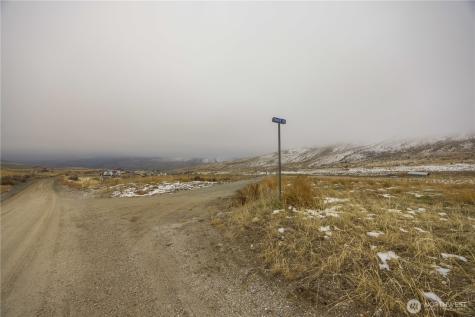 12 Charlie Drive Pateros WA 98846