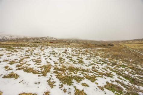 12 Charlie Drive Pateros WA 98846