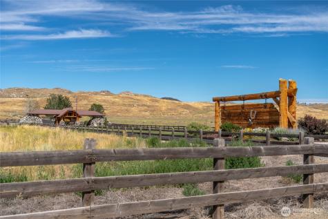 1 Gunsmoke Road Brewster WA 98812