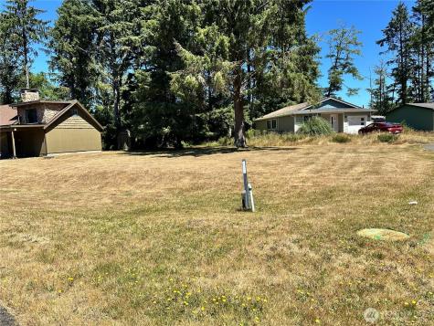 604 Sollecks Avenue SE Ocean Shores WA 98569