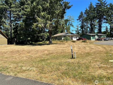 604 Sollecks Avenue SE Ocean Shores WA 98569