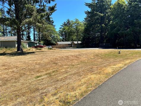 604 Sollecks Avenue SE Ocean Shores WA 98569