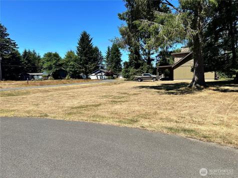604 Sollecks Avenue SE Ocean Shores WA 98569