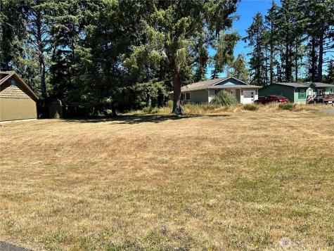 604 Sollecks Avenue SE Ocean Shores WA 98569