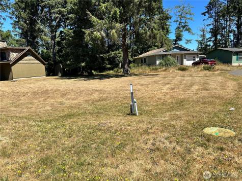 604 Sollecks Avenue SE Ocean Shores WA 98569