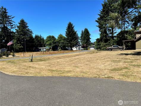 604 Sollecks Avenue SE Ocean Shores WA 98569