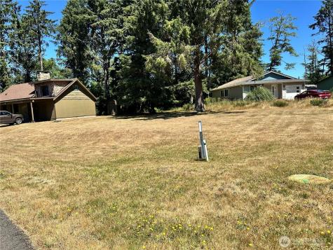 604 Sollecks Avenue SE Ocean Shores WA 98569