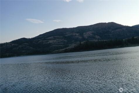 123 Lakefront Drive Oroville WA 98844