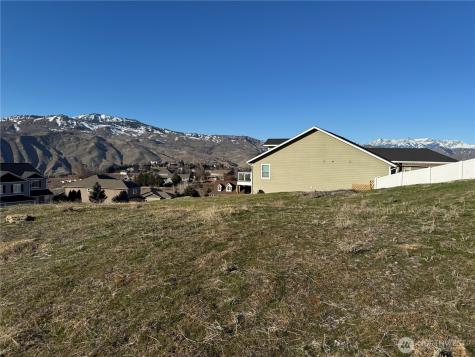 990 Sage Crest Drive Wenatchee WA 98801