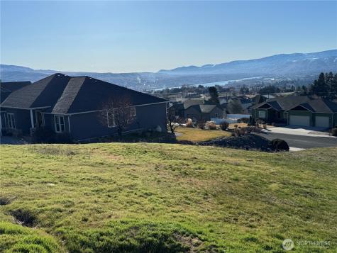 990 Sage Crest Drive Wenatchee WA 98801
