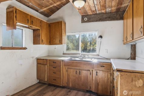 17328 Mulqueen Road SE Rainier WA 98576