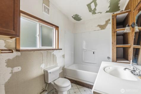 17328 Mulqueen Road SE Rainier WA 98576