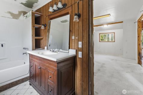 17328 Mulqueen Road SE Rainier WA 98576