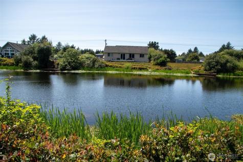 221 Canal Ocean Shores WA 98569
