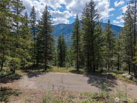 6 Homestead Road Winthrop WA 98862