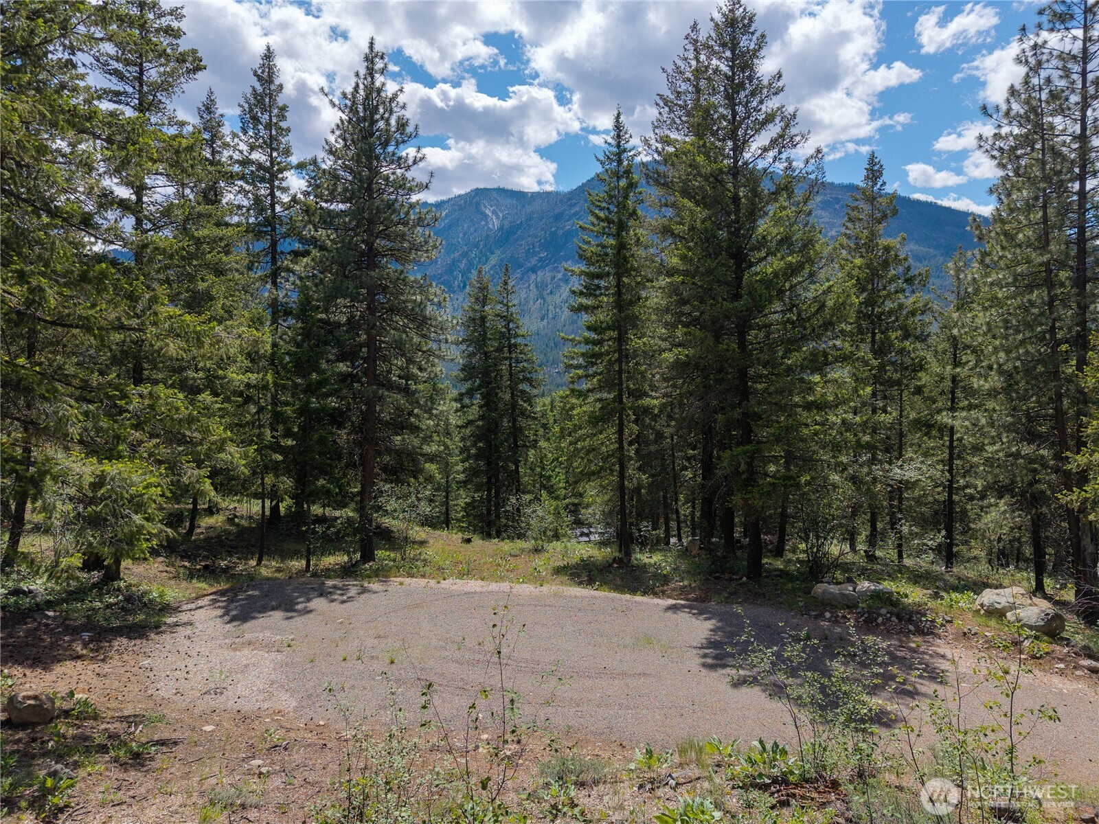 6 Homestead Road Winthrop WA 98862