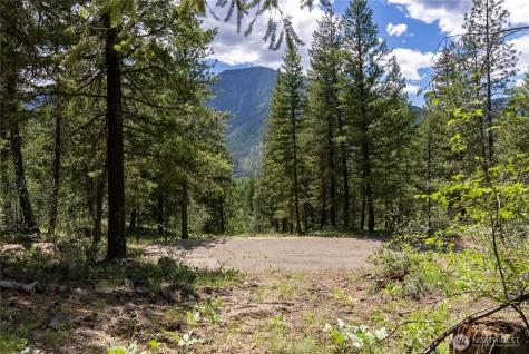 6 Homestead Road Winthrop WA 98862