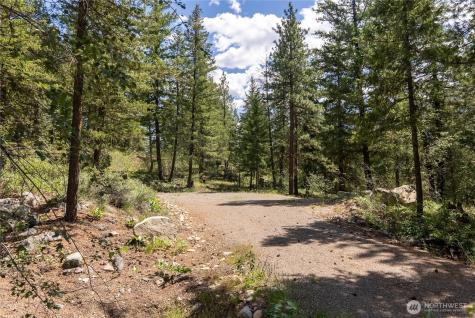 6 Homestead Road Winthrop WA 98862