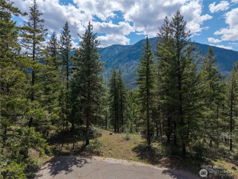 6 Homestead Road Winthrop WA 98862