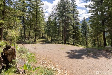 6 Homestead Road Winthrop WA 98862