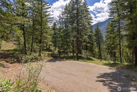 6 Homestead Road Winthrop WA 98862