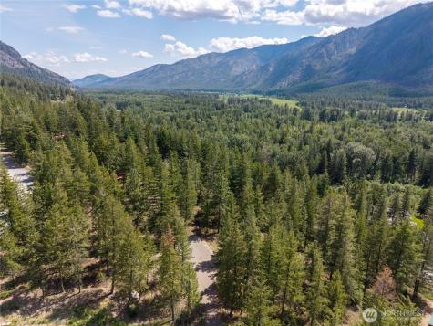 6 Homestead Road Winthrop WA 98862