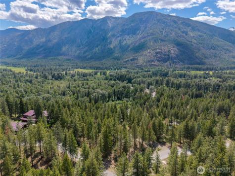 6 Homestead Road Winthrop WA 98862