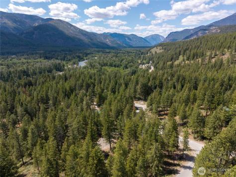 6 Homestead Road Winthrop WA 98862