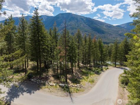 6 Homestead Road Winthrop WA 98862