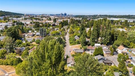 565 S Director Seattle WA 98108