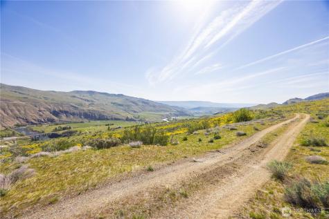 435 Highway 153 Pateros WA 98846