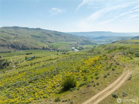 435 Highway 153 Pateros WA 98846