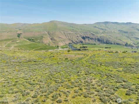 435 Highway 153 Pateros WA 98846