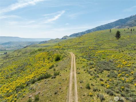 435 Highway 153 Pateros WA 98846