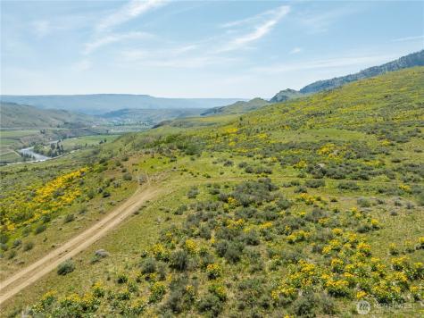 435 Highway 153 Pateros WA 98846