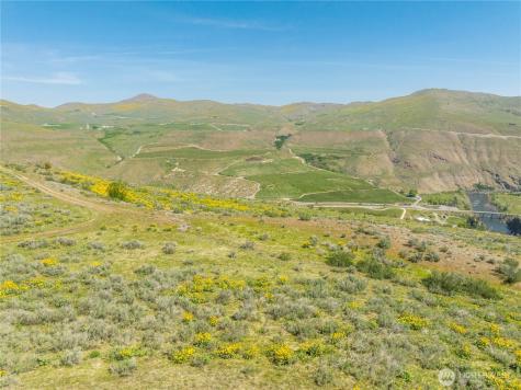 435 Highway 153 Pateros WA 98846