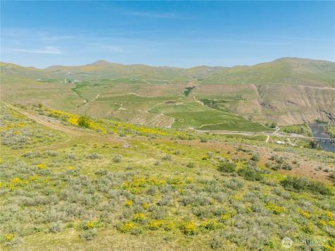 435 Highway 153 Pateros WA 98846