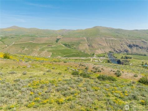 435 Highway 153 Pateros WA 98846