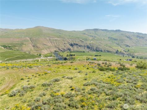 435 Highway 153 Pateros WA 98846