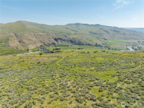 435 Highway 153 Pateros WA 98846