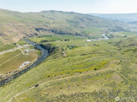 435 Highway 153 Pateros WA 98846