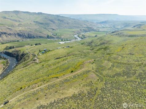 435 Highway 153 Pateros WA 98846