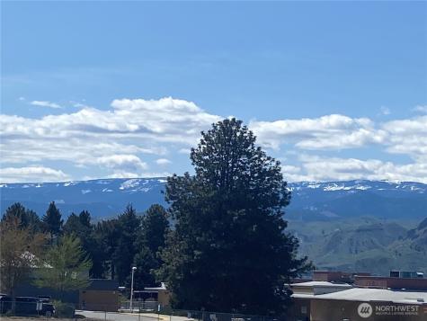 183 Harold Street NE East Wenatchee WA 98802