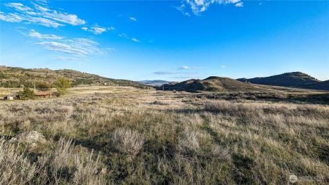 174 Round Up Road Oroville WA 98844