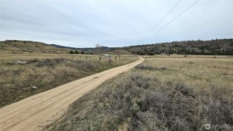 174 Round Up Road Oroville WA 98844