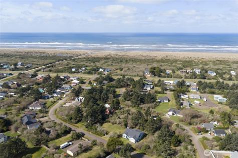 136 Jib Street NW Ocean Shores WA 98569
