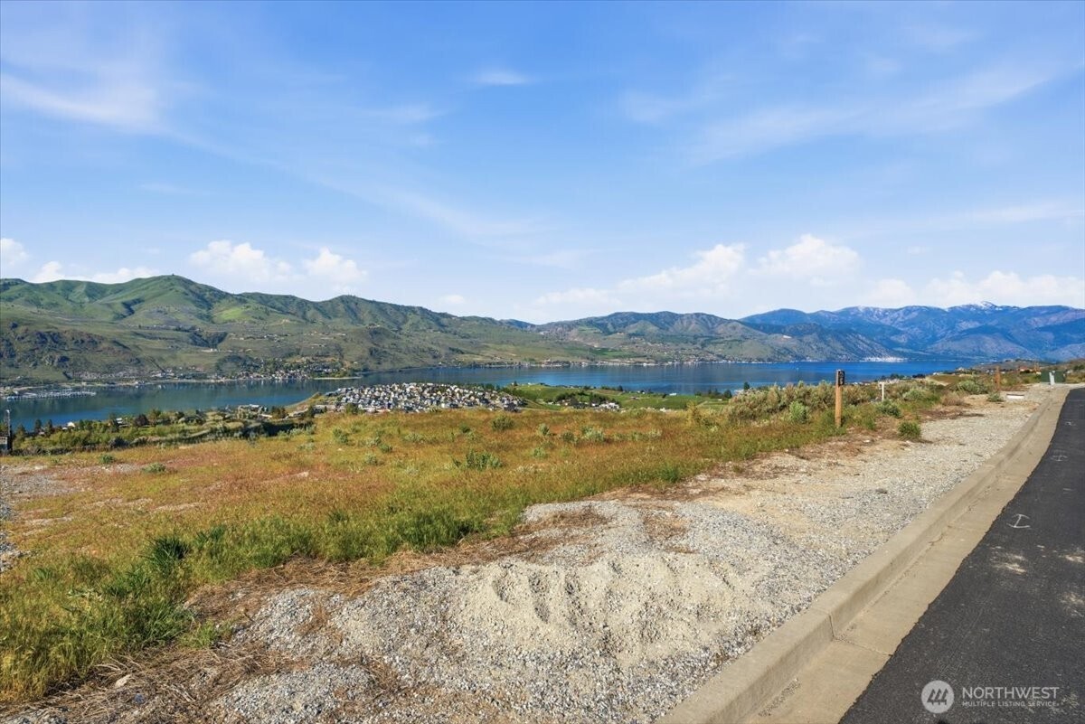 857 Long Drive Chelan WA 98816