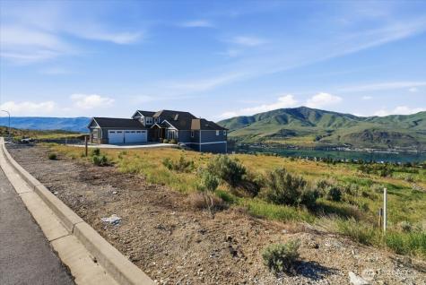 857 Long Drive Chelan WA 98816